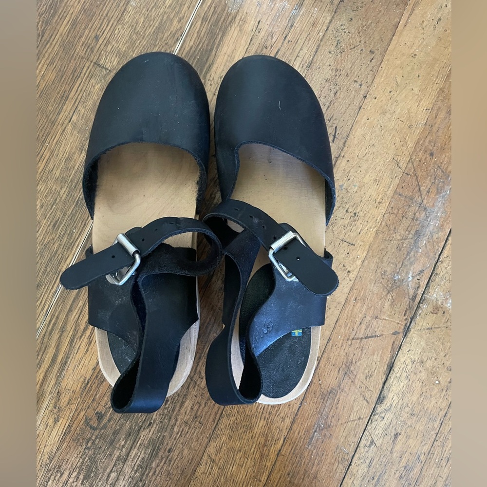 Lotta from Stockholm classic black leather low clogs